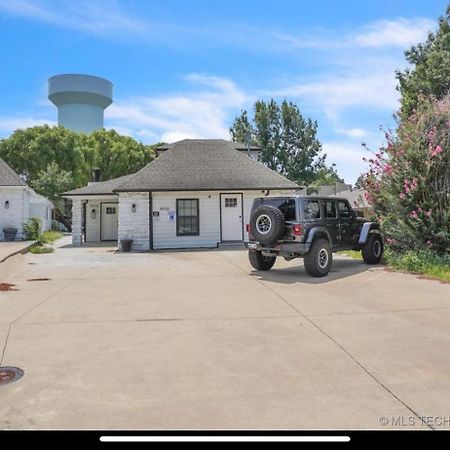 Cozy Private Suite 5 Min From Saint Francis Hospital And Woodland Hills Mall Tulsa Exterior foto